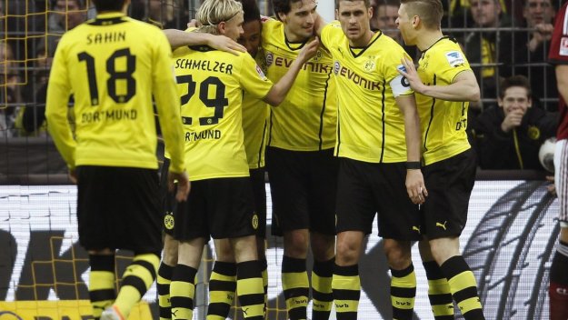 Дортмунд си върна второто място след тройка с гарнитура