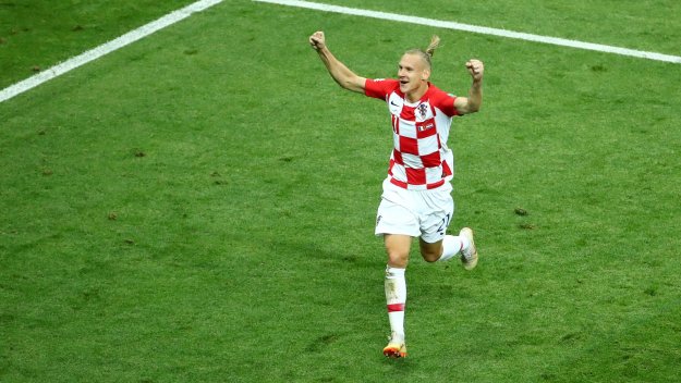 Арсенал маха защитник и взима хърватски герой от световното