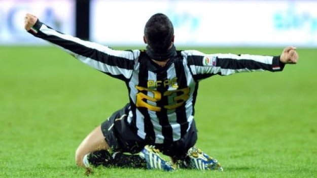 Симоне Пепе щастлив от гола си срещу Фиорентина