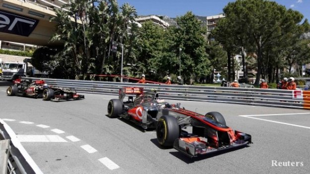 Макларън твърдо подкрепя агресивния Перес