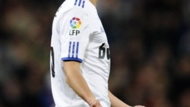 Арсенал иска под наем Серхио Каналес