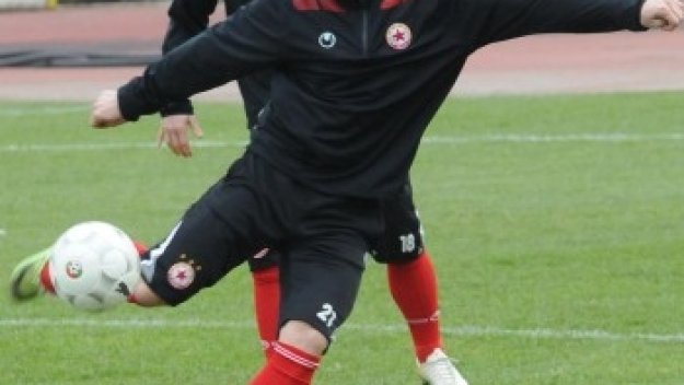 Коста Янев си търси отбор в чужбина