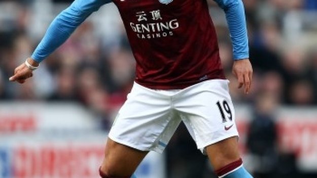 Стилиян Петров под въпрос за дербито с Челси