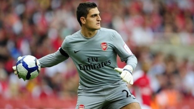 Арсенал преотстъпи Маноне на Хъл Сити