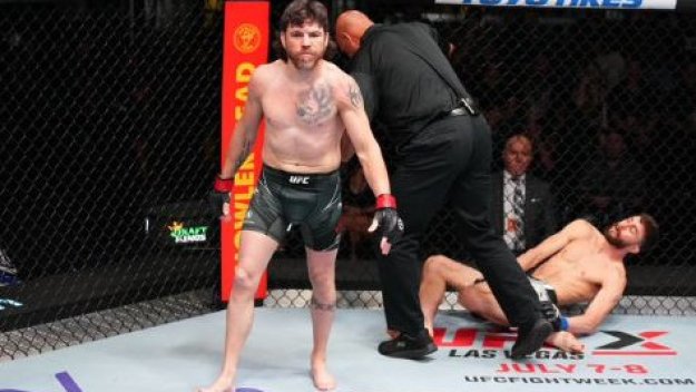 Джим Милър с нова рекордна победа в UFC