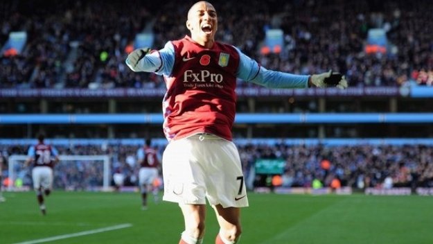 Ливърпул вади 15 милиона паунда за Ашли Йънг