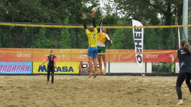 Юбилейният десети сезон на Beach Volley Mania започва с турнир за смесени двойки