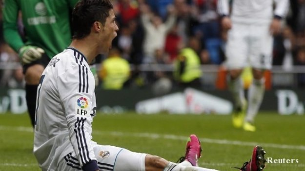 Роналдо с 10 гола през 2013-а