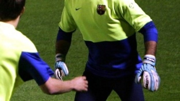 Пинто остава в Барса още година