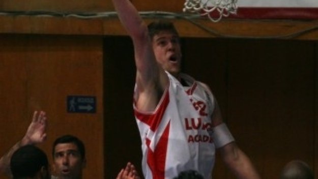 Лукойл бие лесно Бенфика