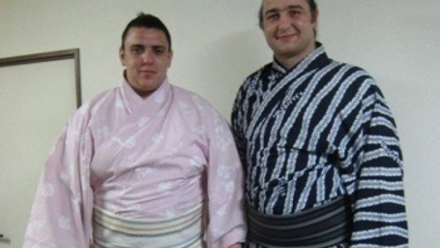 Аоияма с шеста победа, Котоошу с шеста загуба