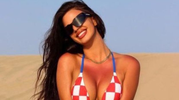 Най-секси фенката на Мондиал 2022 си пада по палач на Кобрата + СНИМКИ
