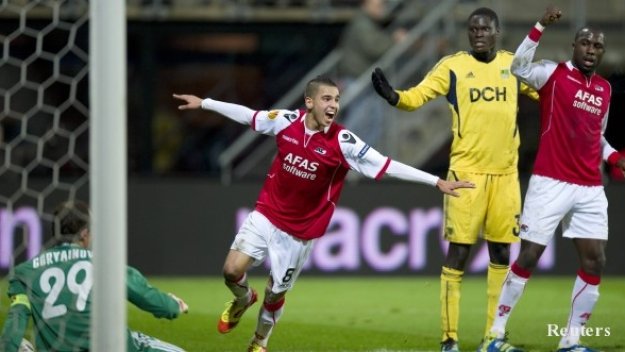 Стражът на АЗ Алкмаар нарита фен на Аякс + ВИДЕО