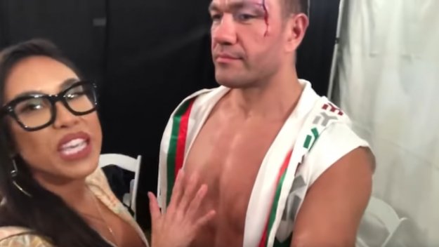 Крайно нагла! Палавата репортерка иска санкция за Кобрата и от WBA