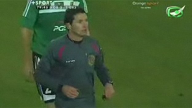 Полски съдия сгафи, свири края на мача в 80-ата минута [ВИДЕО]