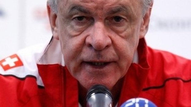 Отмар Хицфелд иска да остане селекционер на Швейцария