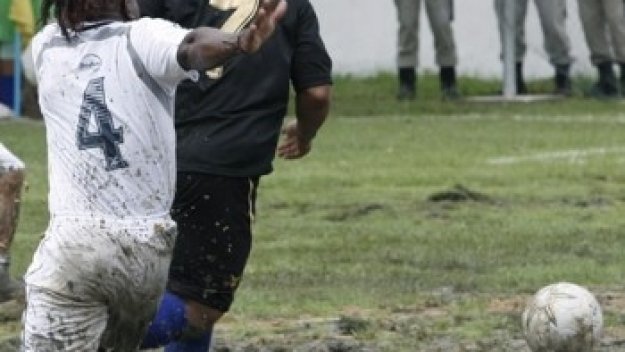 Чилийски затворници стават футболни съдии