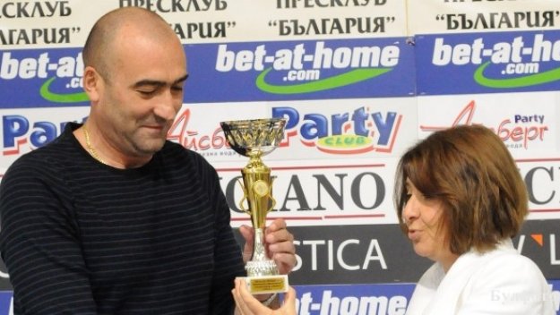 Наката и Плачи не си говорят
