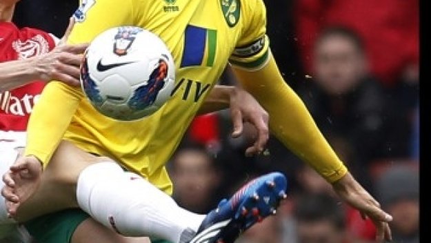 Обрат по оста Грант Холт, нападателят преподписа с Норич