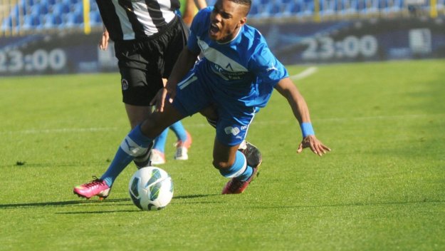 Уест Хям купува Гари Родригес