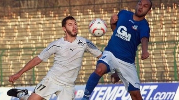 Славия праща Даниел Пеев в Амкар