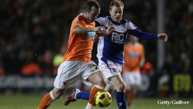 Чарли Адам поиска от Йън Холулей да го пусне в Ливърпул