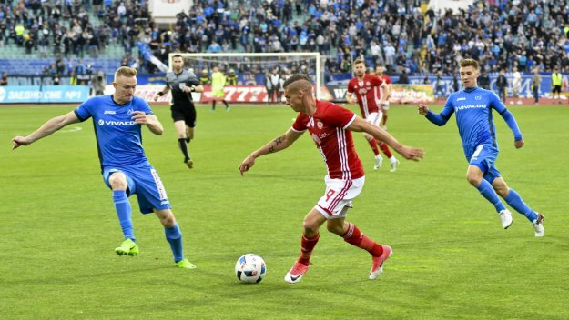 ЦСКА вдигна двама контузени за Левски