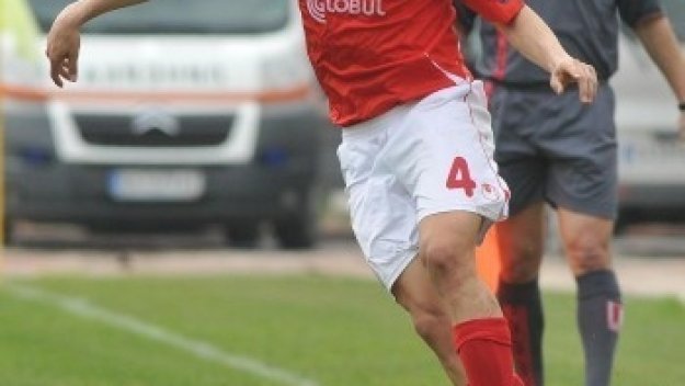 Ненужен в ЦСКА иска да остане на &quot;Армията&quot;