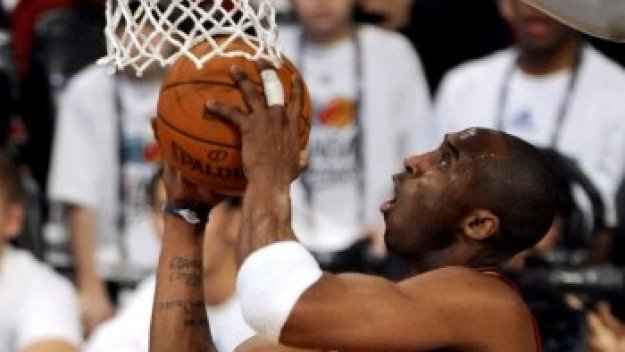 Коби блести, Запада надви Изтока