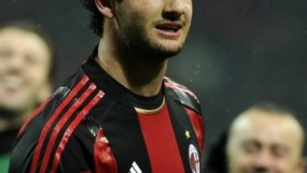 Милан по-стар и по-висок, Интер тежи повече