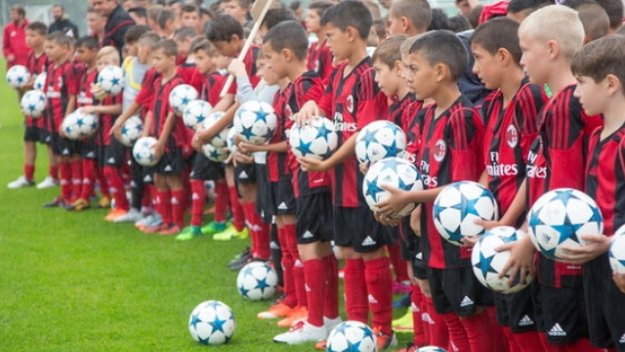 Вижте кои деца бяха избрани за участие във финалния "Milan Junior Camp Day"