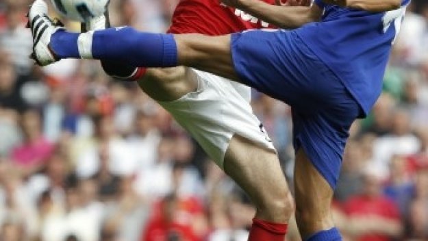 Евертън договори Дарън Гибсън