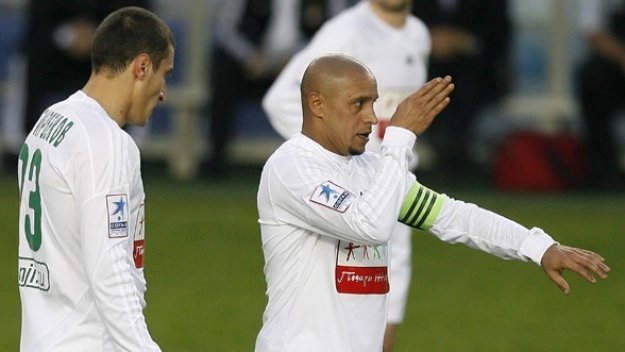 Роберто Карлош продължава с фурора в Русия