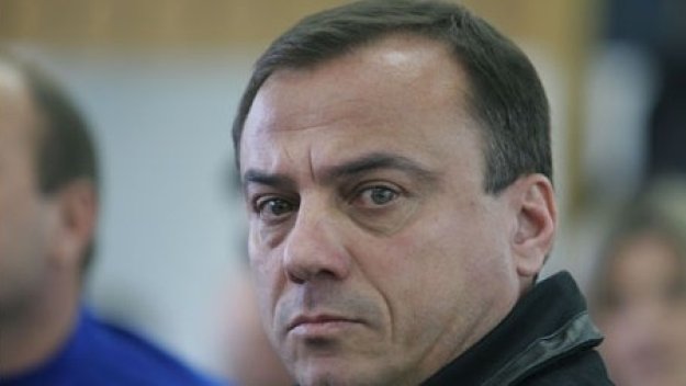Ликвидират щангите до три години, Нейков безучастно гледа