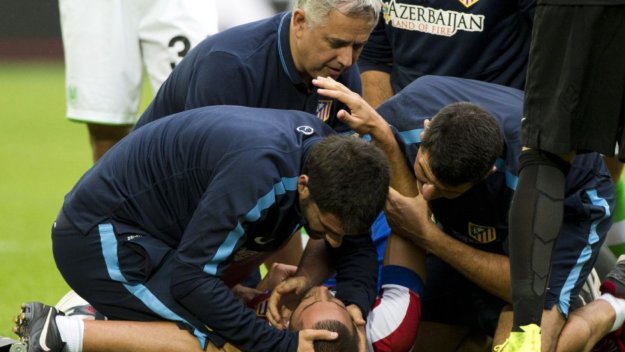 Халф на Атлетико пренощува в болница