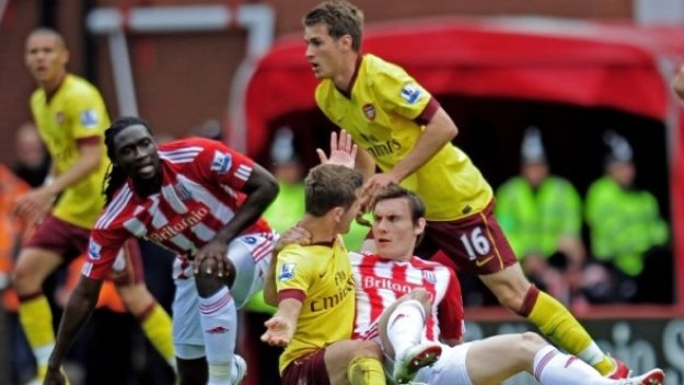 Стоук Сити ликвидира шампионските амбиции на Арсенал