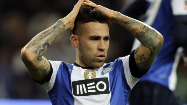 Манчестър Юнайтед с оферта за Отаменди