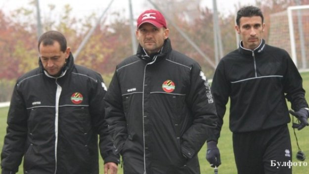 Радуканов се запъна за оставката