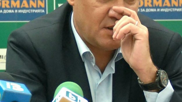 Платини и Блатер приветстваха Боби за новия мандат