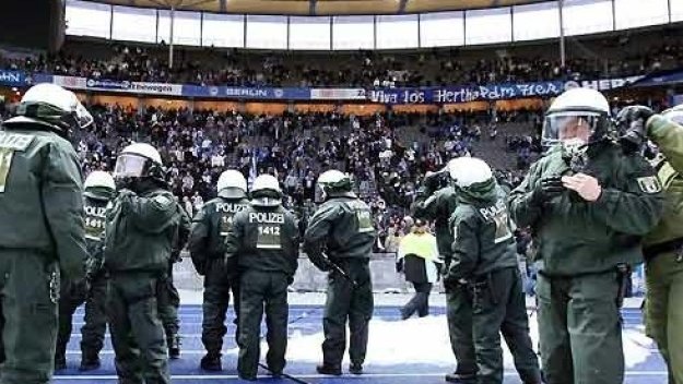 Тревога и във футбола в Германия