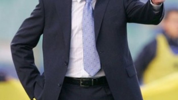 Мъри Стоилов започна с победа в Кипър