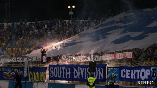 Сектор &quot;Б&quot; с невиждано шоу довечера