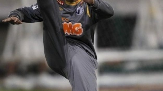 Гансо извива ръцете на Сантош