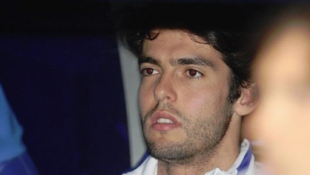 Кака не се бръсне, надява се на договор с ”Жилет”