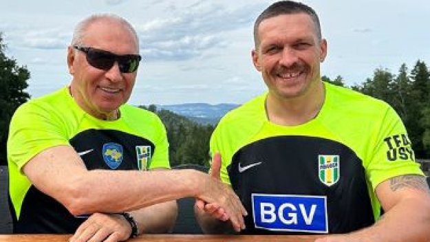 ОФИЦИАЛНО: Усик стана футболист