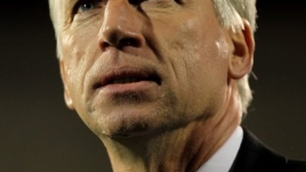 Алън Пардю се хвана за главата, остана само с трима здрави нападатели