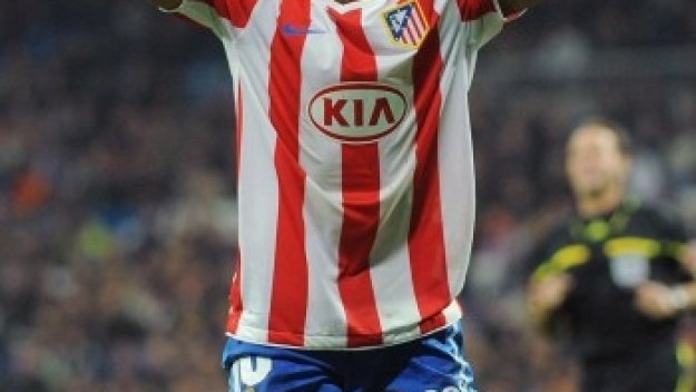 Байерн също поиска Агуеро