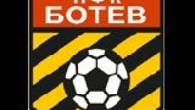 Феновете на Ботев зарадваха деца с увреждания