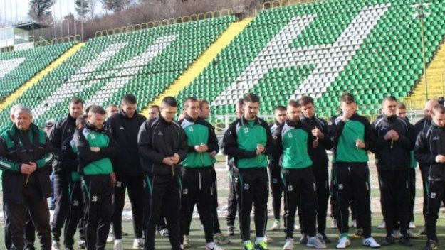 Рекорден брой зрители на мач за влизане в &bdquo;А" - група 