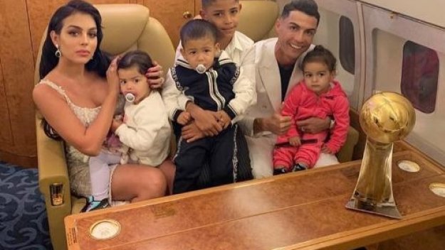 facebook.com/Cristiano/photos